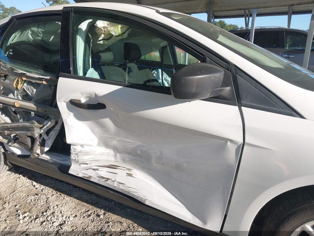 Продаж на аукціоні авто 2018 Ford Focus S, vin: 1FADP3E21JL220830, номер лоту: 46082002