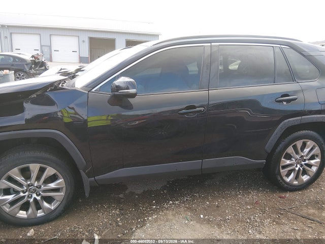 2021 Toyota Rav4 Xle Premium მანქანა იყიდება აუქციონზე, vin: 2T3A1RFV9MC239008, აუქციონის ნომერი: 46082052