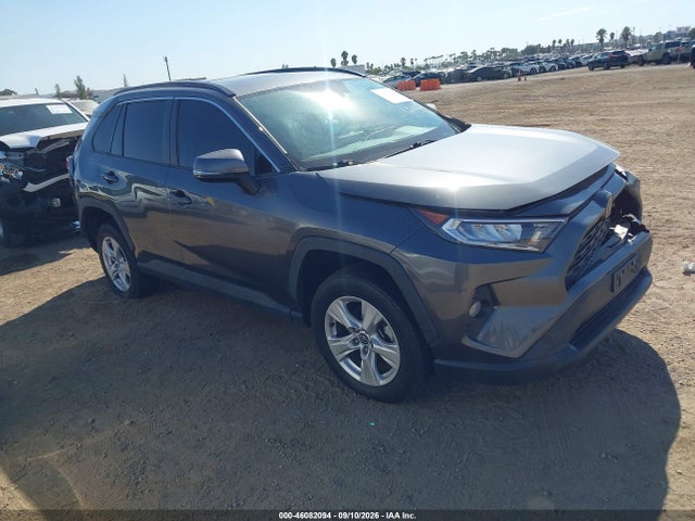 2021 Toyota Rav4 Xle მანქანა იყიდება აუქციონზე, vin: 2T3W1RFV0MC107857, აუქციონის ნომერი: 46082094