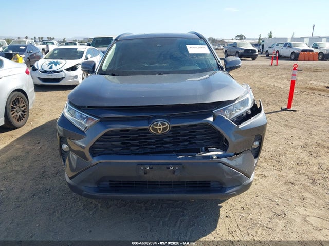 2021 Toyota Rav4 Xle მანქანა იყიდება აუქციონზე, vin: 2T3W1RFV0MC107857, აუქციონის ნომერი: 46082094