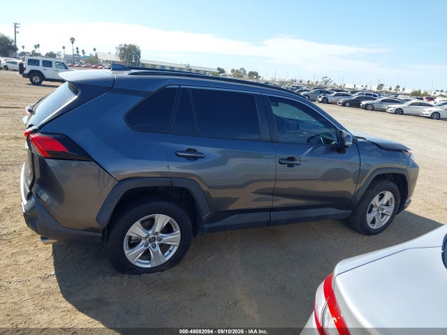 2021 Toyota Rav4 Xle მანქანა იყიდება აუქციონზე, vin: 2T3W1RFV0MC107857, აუქციონის ნომერი: 46082094