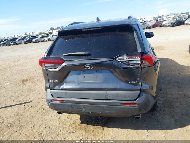 2021 Toyota Rav4 Xle მანქანა იყიდება აუქციონზე, vin: 2T3W1RFV0MC107857, აუქციონის ნომერი: 46082094