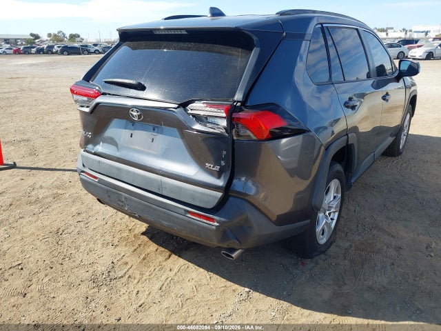 2021 Toyota Rav4 Xle მანქანა იყიდება აუქციონზე, vin: 2T3W1RFV0MC107857, აუქციონის ნომერი: 46082094