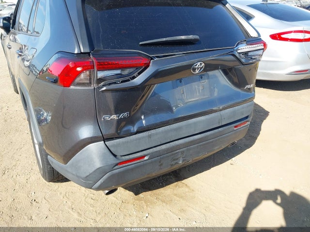 2021 Toyota Rav4 Xle მანქანა იყიდება აუქციონზე, vin: 2T3W1RFV0MC107857, აუქციონის ნომერი: 46082094