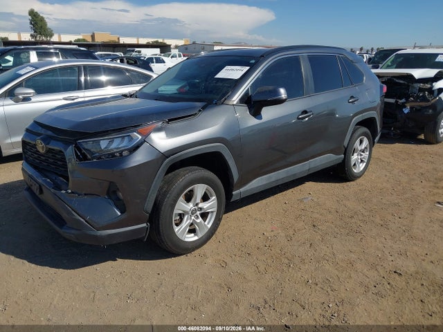 2021 Toyota Rav4 Xle მანქანა იყიდება აუქციონზე, vin: 2T3W1RFV0MC107857, აუქციონის ნომერი: 46082094