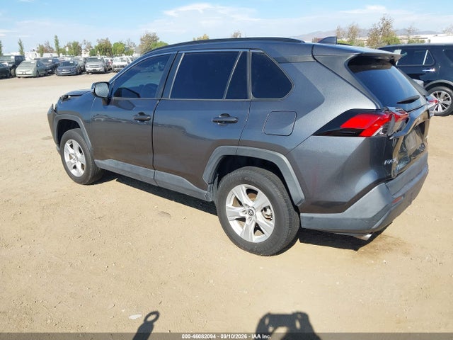 2021 Toyota Rav4 Xle მანქანა იყიდება აუქციონზე, vin: 2T3W1RFV0MC107857, აუქციონის ნომერი: 46082094