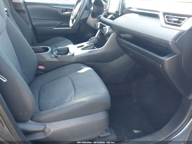 2021 Toyota Rav4 Xle მანქანა იყიდება აუქციონზე, vin: 2T3W1RFV0MC107857, აუქციონის ნომერი: 46082094