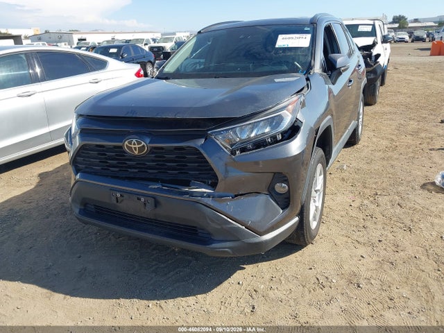 2021 Toyota Rav4 Xle მანქანა იყიდება აუქციონზე, vin: 2T3W1RFV0MC107857, აუქციონის ნომერი: 46082094