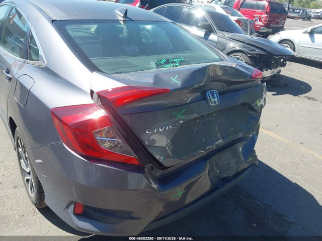 Honda CIVIC EX 2018 2HGFC2F72JH580433 Image 17
