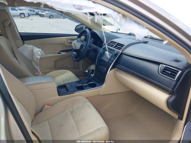 2015 Toyota Camry Hybrid Le მანქანა იყიდება აუქციონზე, vin: 4T1BD1FK0FU162610, აუქციონის ნომერი: 46082343
