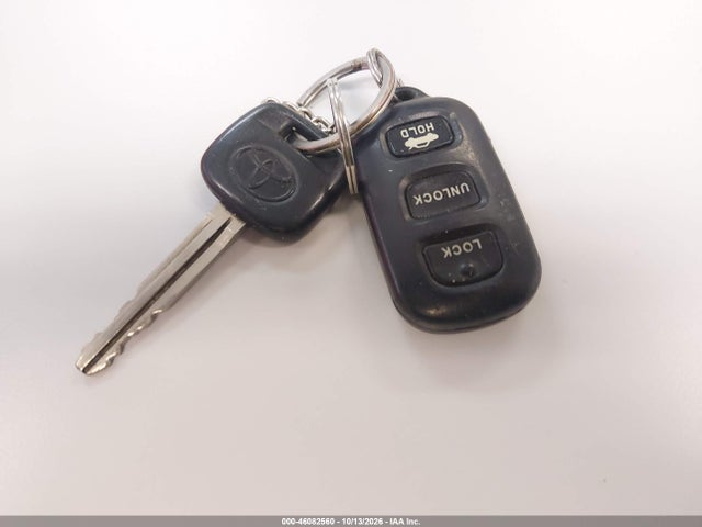 46082560 :رقم المزاد ، 4T1BE30KX4U314679 vin ، 2004 Toyota Camry Le مزاد بيع