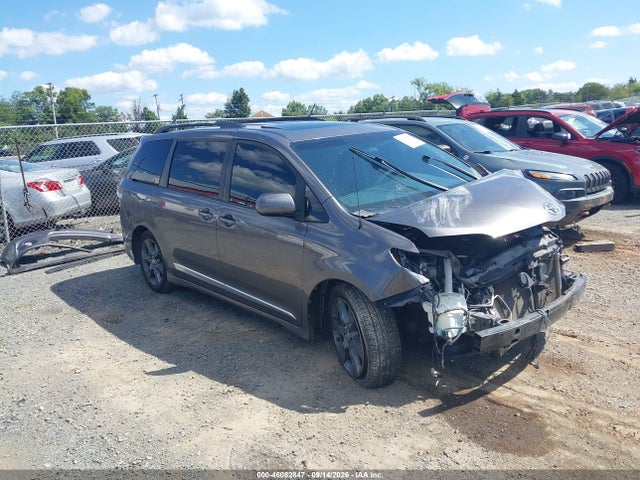 46082847 :رقم المزاد ، 5TDXK3DC9BS135105 vin ، 2011 Toyota Sienna Se مزاد بيع