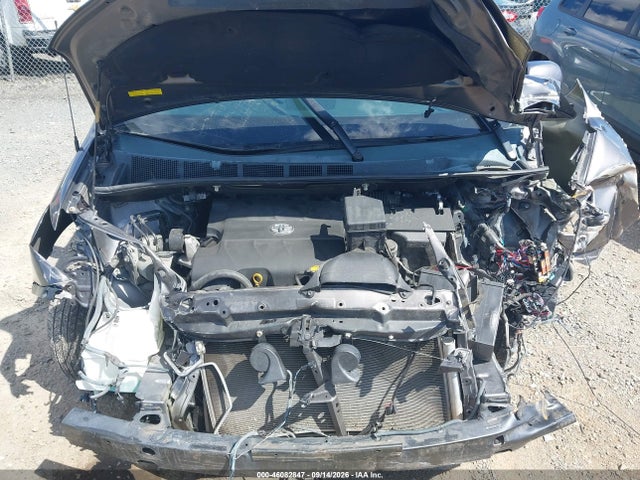 46082847 :رقم المزاد ، 5TDXK3DC9BS135105 vin ، 2011 Toyota Sienna Se مزاد بيع