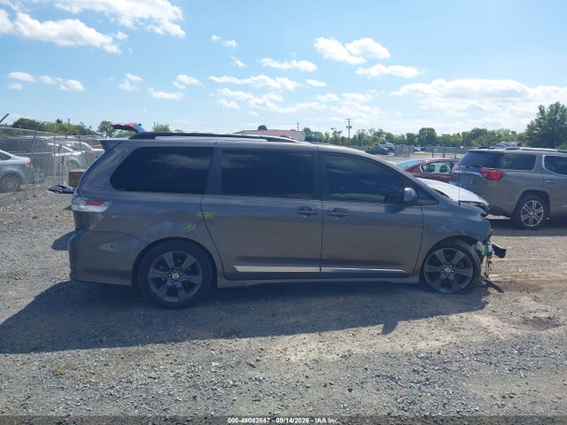 46082847 :رقم المزاد ، 5TDXK3DC9BS135105 vin ، 2011 Toyota Sienna Se مزاد بيع