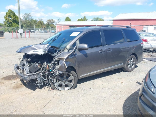 46082847 :رقم المزاد ، 5TDXK3DC9BS135105 vin ، 2011 Toyota Sienna Se مزاد بيع