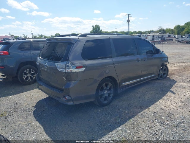 46082847 :رقم المزاد ، 5TDXK3DC9BS135105 vin ، 2011 Toyota Sienna Se مزاد بيع