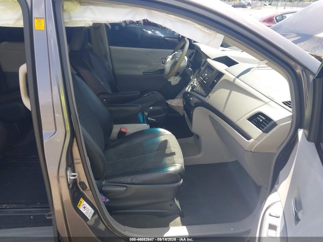 46082847 :رقم المزاد ، 5TDXK3DC9BS135105 vin ، 2011 Toyota Sienna Se مزاد بيع