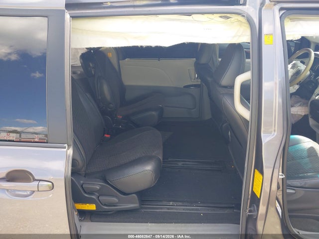 46082847 :رقم المزاد ، 5TDXK3DC9BS135105 vin ، 2011 Toyota Sienna Se مزاد بيع