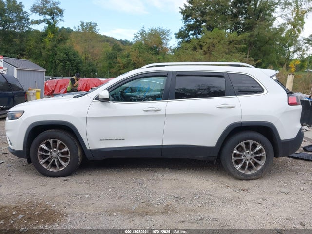 46082991 :رقم المزاد ، 1C4PJMLB4KD398390 vin ، 2019 Jeep Cherokee Latitude Plus 4x4 مزاد بيع