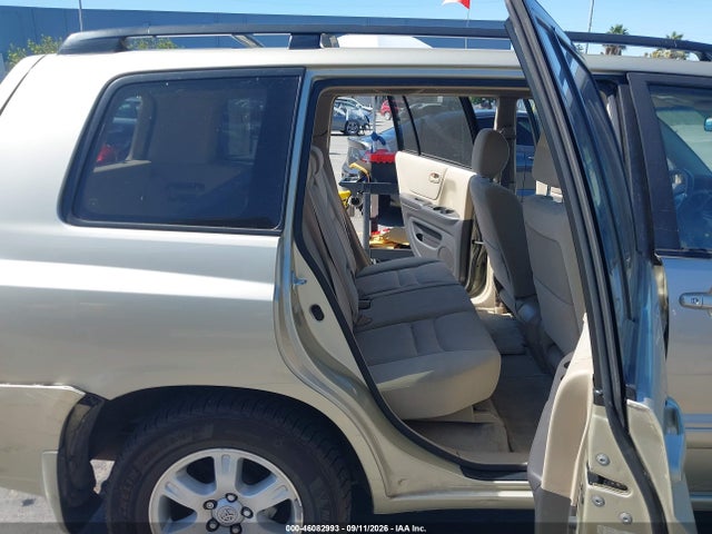 46082993 :رقم المزاد ، JTEGF21A520031498 vin ، 2002 Toyota Highlander V6 مزاد بيع