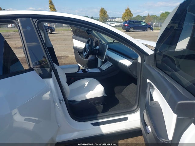 46083062 :رقم المزاد ، 5YJYGDEE5MF179086 vin ، 2021 Tesla Model Y Long Range Dual Motor All-wheel Drive مزاد بيع