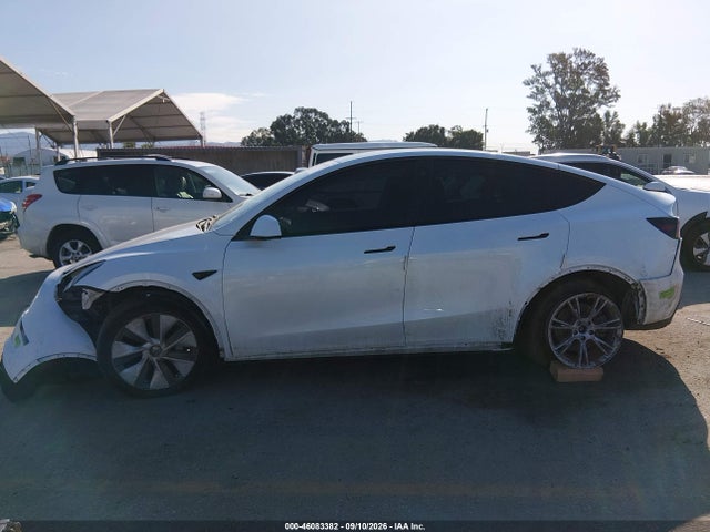 2023 Tesla Model Y Awd/long Range Dual Motor All-wheel Drive მანქანა იყიდება აუქციონზე, vin: 7SAYGDEE6PA030786, აუქციონის ნომერი: 46083382