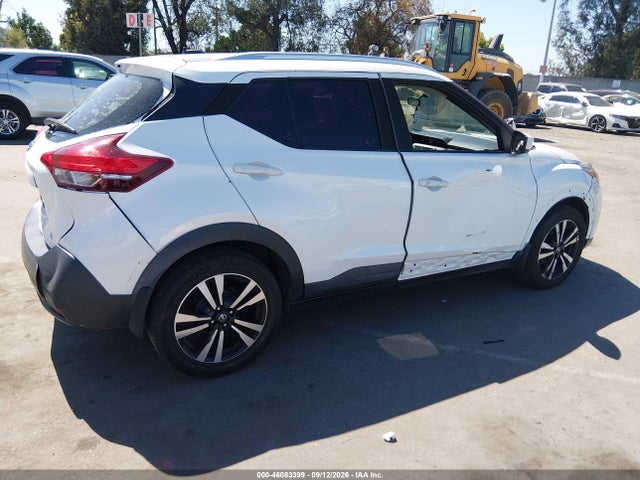 Продажа на аукционе авто 2018 Nissan Kicks Sv, vin: 3N1CP5CU5JL527964, номер лота: 46083399