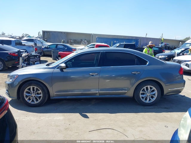 2016 Volkswagen Passat 1.8t S მანქანა იყიდება აუქციონზე, vin: 1VWAT7A35GC036673, აუქციონის ნომერი: 46083447
