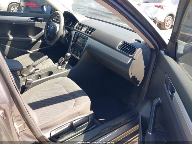 2016 Volkswagen Passat 1.8t S მანქანა იყიდება აუქციონზე, vin: 1VWAT7A35GC036673, აუქციონის ნომერი: 46083447