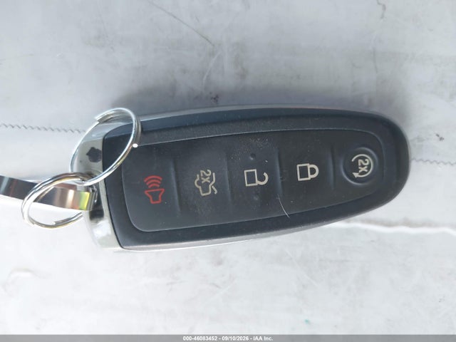 46083452 :رقم المزاد ، 1FMCU0J92FUA25736 vin ، 2015 Ford Escape Titanium مزاد بيع
