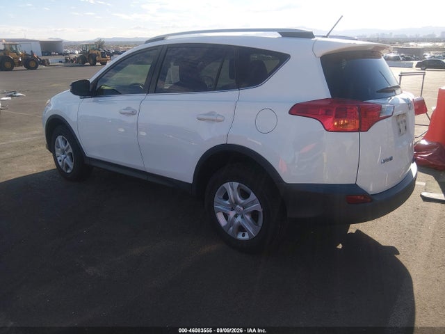 Toyota RAV4 LE 2015 JTMZFREVXFJ056920 Image 3