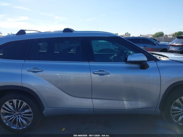 2021 Toyota Highlander Platinum მანქანა იყიდება აუქციონზე, vin: 5TDFZRAH1MS085118, აუქციონის ნომერი: 46083558
