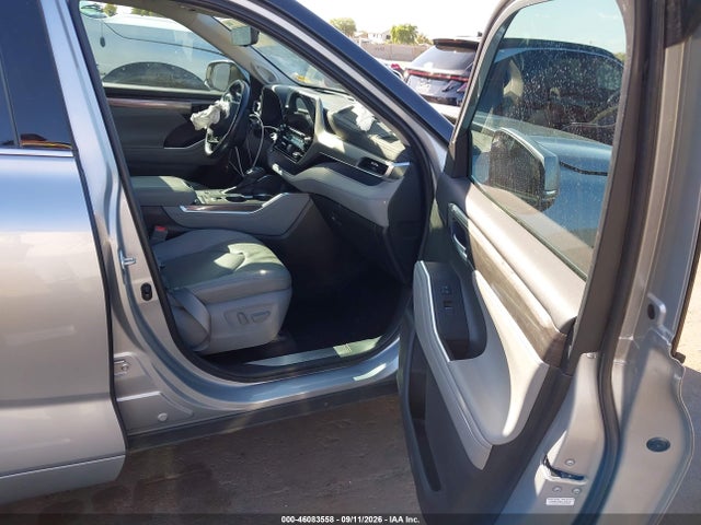 2021 Toyota Highlander Platinum მანქანა იყიდება აუქციონზე, vin: 5TDFZRAH1MS085118, აუქციონის ნომერი: 46083558