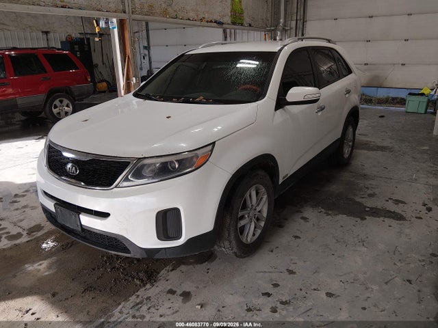KIA Sorento Lx V6 2015 5XYKTDA73FG581550 Image 2