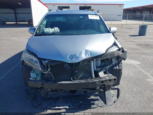 2016 Toyota Sienna Se Premium 8 Passenger მანქანა იყიდება აუქციონზე, vin: 5TDXK3DC0GS756529, აუქციონის ნომერი: 46083840