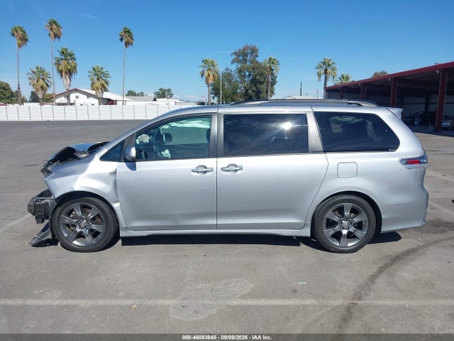 2016 Toyota Sienna Se Premium 8 Passenger მანქანა იყიდება აუქციონზე, vin: 5TDXK3DC0GS756529, აუქციონის ნომერი: 46083840