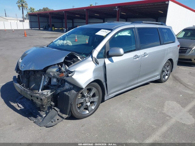 2016 Toyota Sienna Se Premium 8 Passenger მანქანა იყიდება აუქციონზე, vin: 5TDXK3DC0GS756529, აუქციონის ნომერი: 46083840