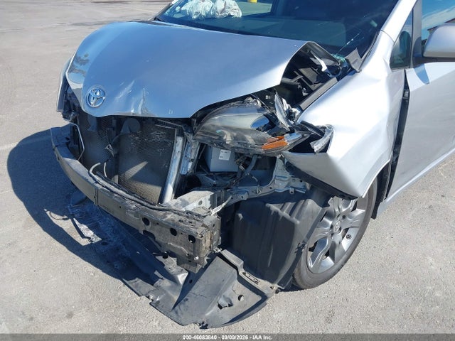 2016 Toyota Sienna Se Premium 8 Passenger მანქანა იყიდება აუქციონზე, vin: 5TDXK3DC0GS756529, აუქციონის ნომერი: 46083840