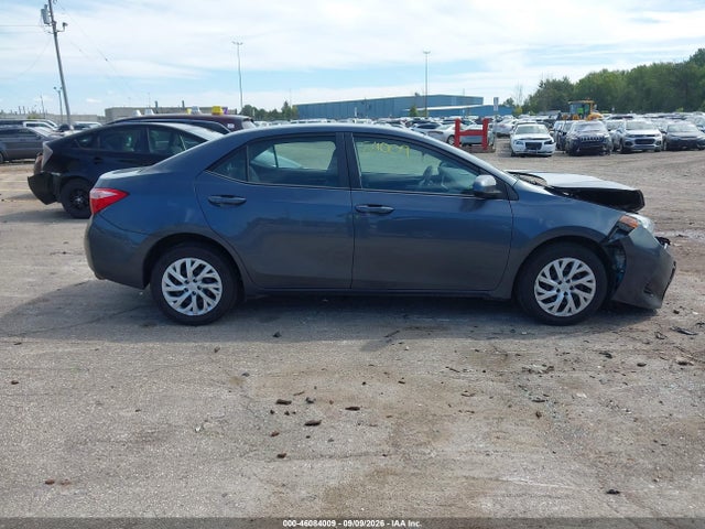 46084009 :رقم المزاد ، 5YFBURHE4JP841585 vin ، 2018 Toyota Corolla Le مزاد بيع