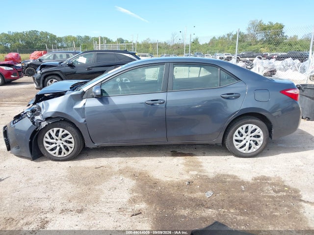 46084009 :رقم المزاد ، 5YFBURHE4JP841585 vin ، 2018 Toyota Corolla Le مزاد بيع