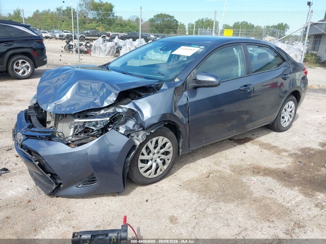 46084009 :رقم المزاد ، 5YFBURHE4JP841585 vin ، 2018 Toyota Corolla Le مزاد بيع
