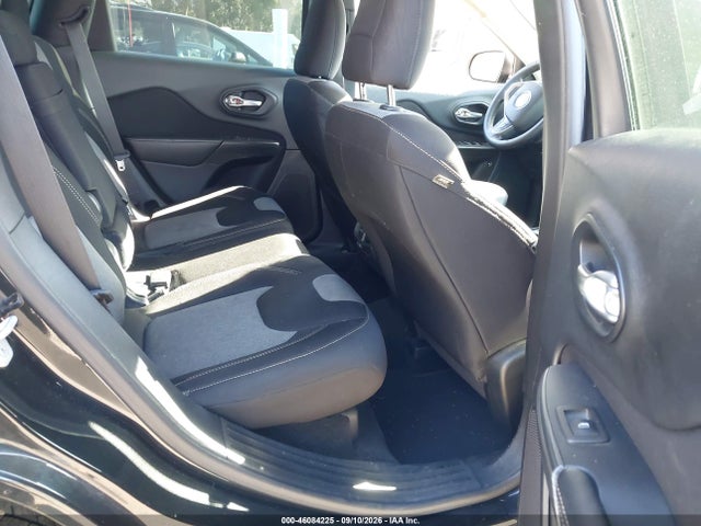1C4PJMAB4FW716327 Jeep Cherokee Sport