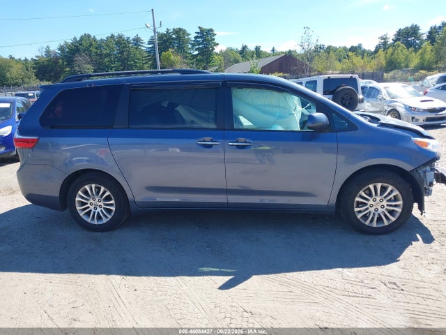 5TDYK3DC2GS739266 Toyota Sienna Xle 8 Passenger