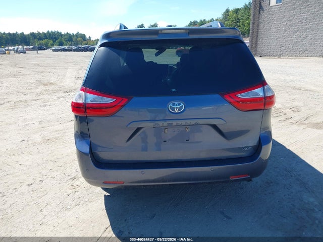 5TDYK3DC2GS739266 Toyota Sienna Xle 8 Passenger