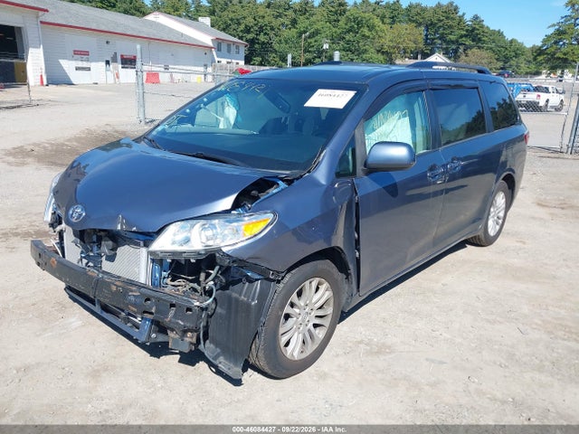5TDYK3DC2GS739266 Toyota Sienna Xle 8 Passenger