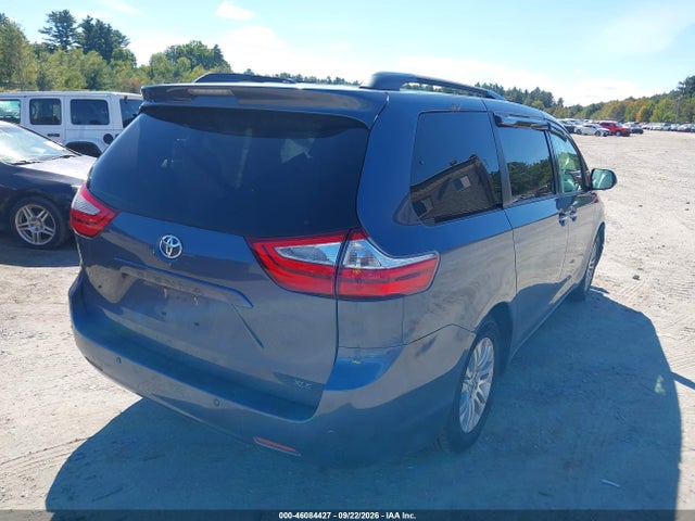 5TDYK3DC2GS739266 Toyota Sienna Xle 8 Passenger