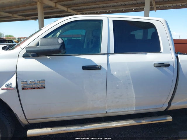 46084438 :رقم المزاد ، 3C6UR5HL2DG526478 vin ، 2013 Ram 2500 Tradesman مزاد بيع
