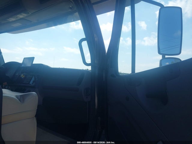 Freightliner Chassis S-2 2021 4UZADVFC3MCMX2328 Image 5