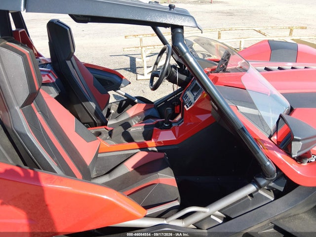 46084554 :رقم المزاد ، 57XAAPFA5F5103959 vin ، 2015 Polaris Slingshot مزاد بيع