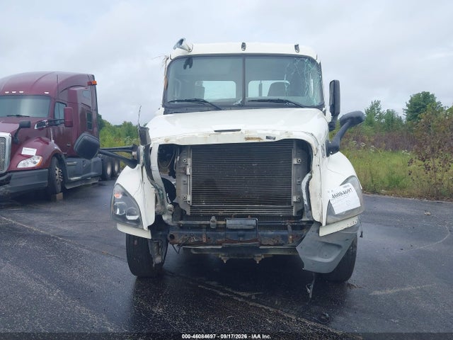 46084697 :رقم المزاد ، 3AKJGEDV7FSGG3944 vin ، 2015 Freightliner Cascadia 125 مزاد بيع